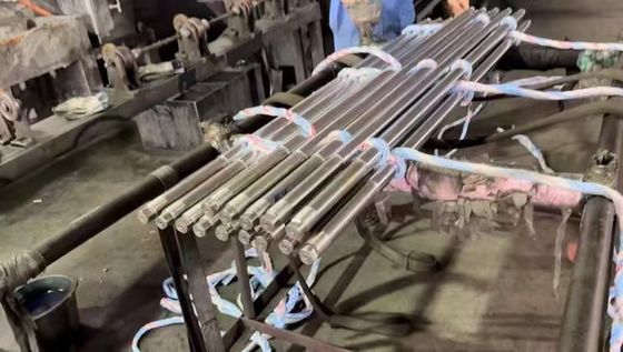 खरीदना मानक लंबाई 1000mm - 8000mm क्रोम पिस्टन रॉड, कठोरता HRC 60-65 और हाइड्रोलिक सिलेंडरों के लिए 0.2 MM/M की परिशुद्धता सीधापन के साथ ऑनलाइन निर्माण
